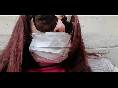 ❤️ Nicoletta se maščuje svojemu sosedu in mu urinira v garažo (Posebna italijanska karantena Covid19) Fucking video na porno sl.bizziporn.xyz